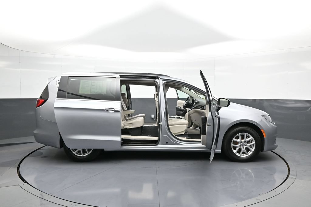 Used 2021 Chrysler Voyager Lxi FWD image 43