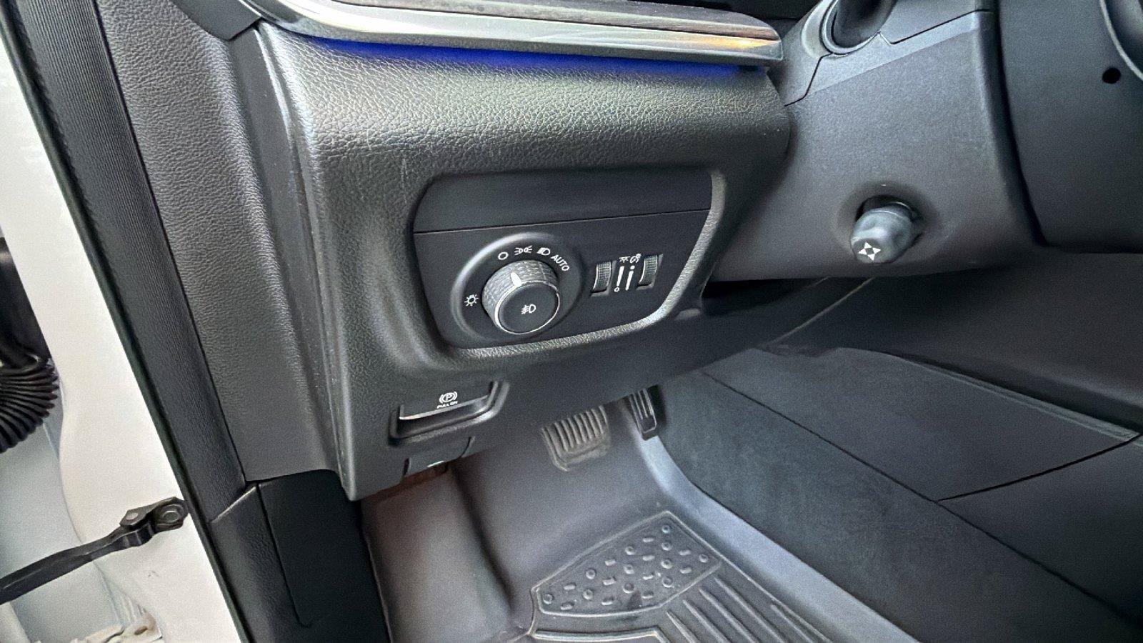 Used 2023 Jeep Grand Cherokee Overland RWD image 27
