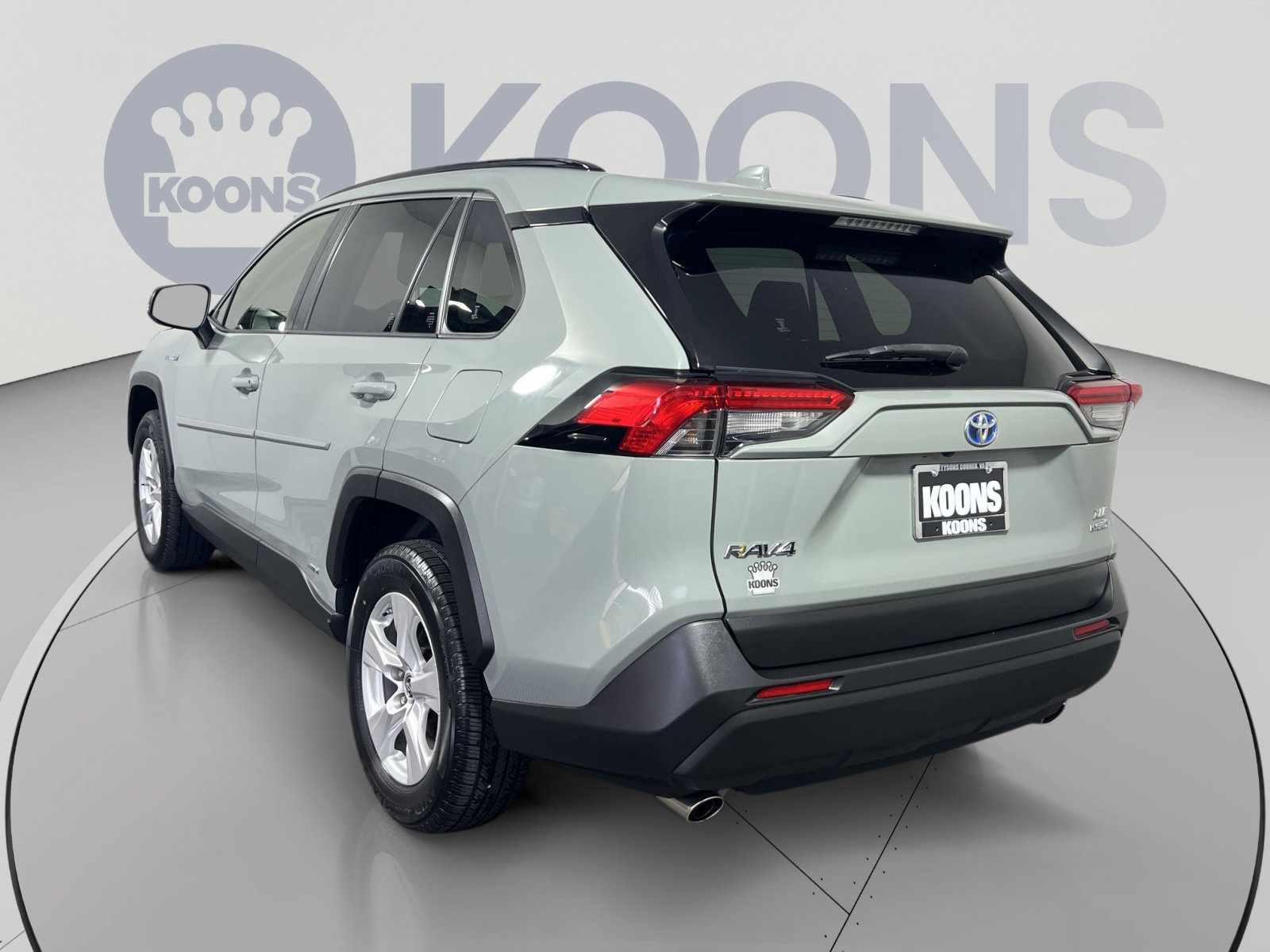 Used 2019 Toyota RAV4 XLE w/ Convenience Package AWD/4WD image 4