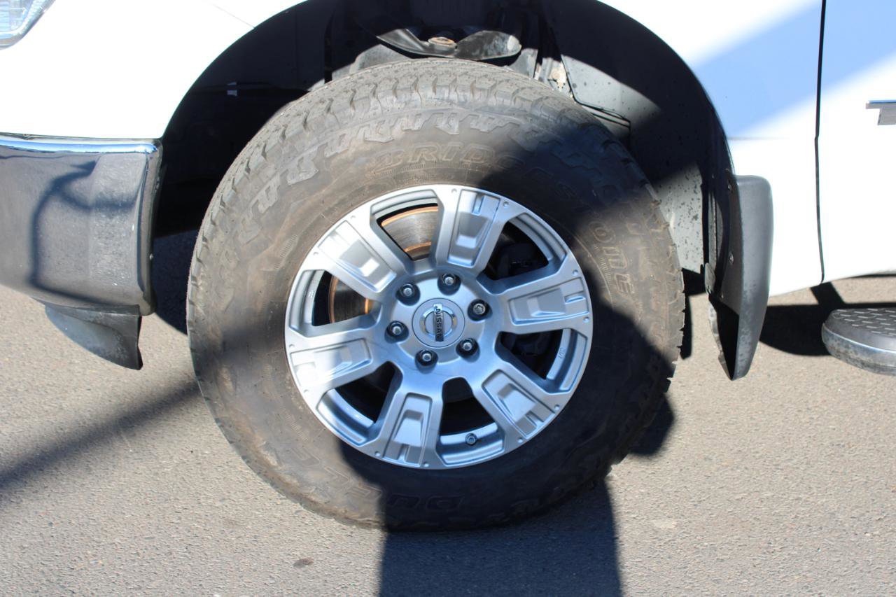 Used 2017 Nissan Titan SV image 18