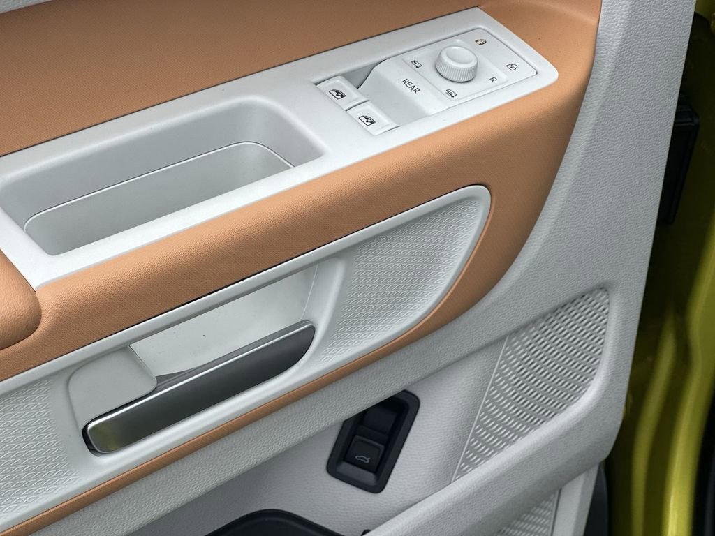 New 2025 Volkswagen ID. Buzz 1st Edition image 13