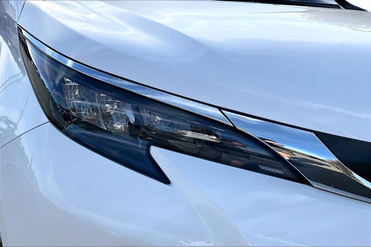 Certified 2025 Toyota Sienna LE FWD image 27