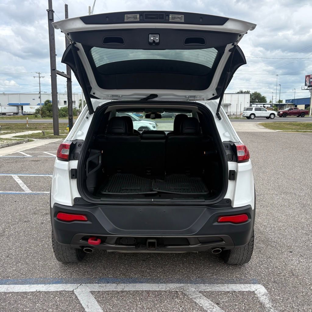Used 2017 Jeep Cherokee Trailhawk w/ Comfort/Convenience Group AWD/4WD image 13