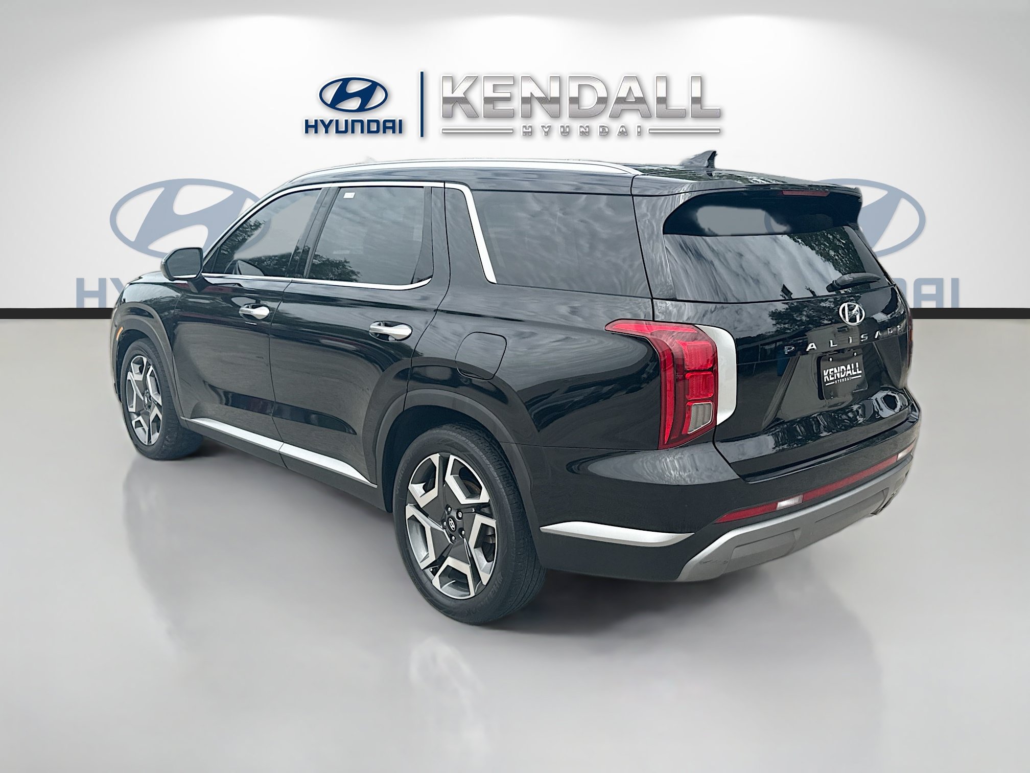 Used 2023 Hyundai Palisade SEL w/ Premium Package FWD image 4