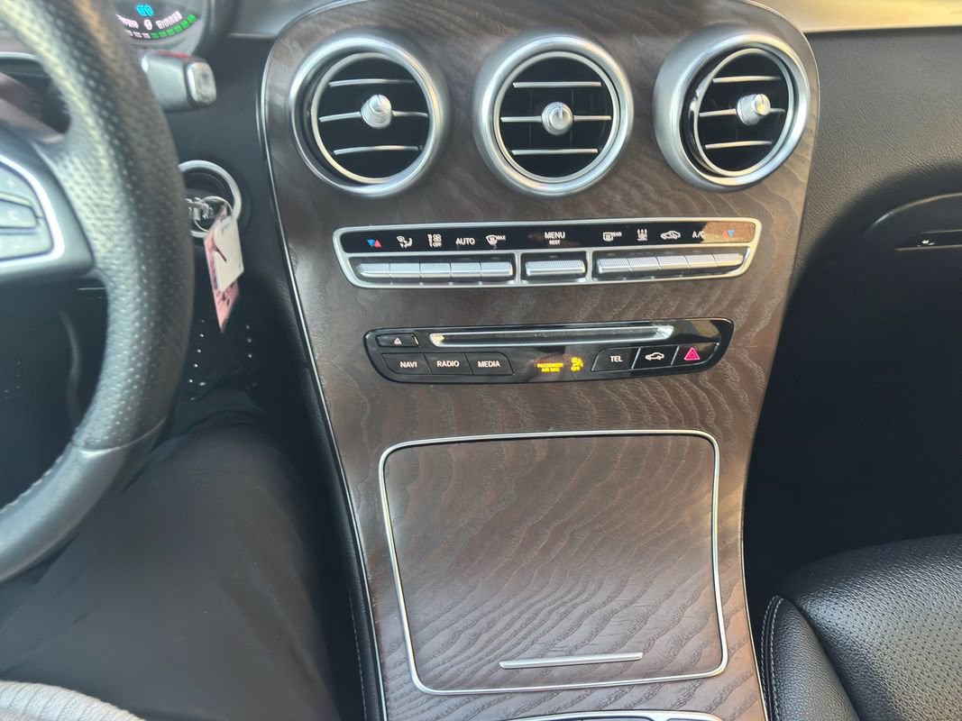 Used 2019 Mercedes-Benz GLC 350e 4MATIC image 30