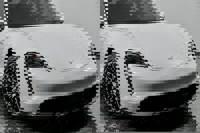 Used 2021 Porsche Taycan image 2