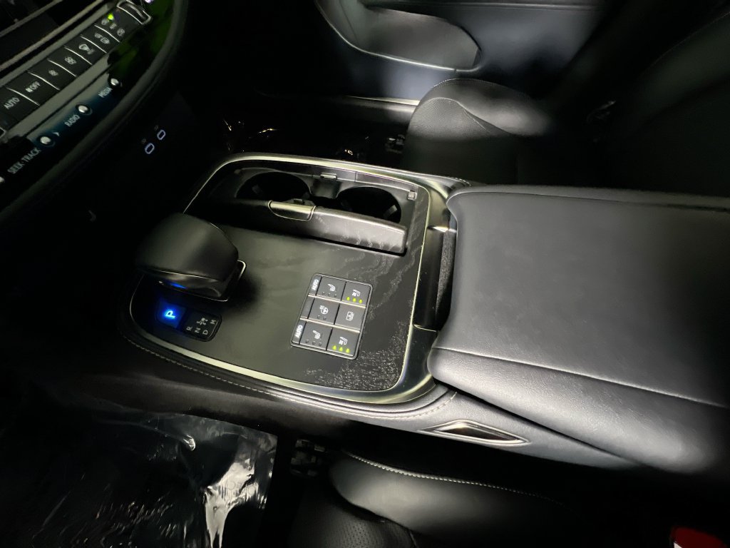 Used 2023 Lexus LS 500 w/ Accessory Package (Z2) RWD image 22