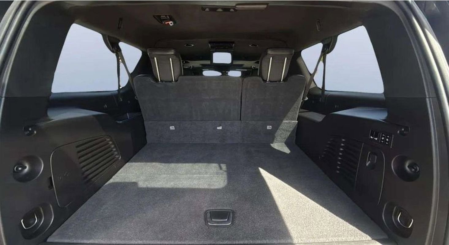 Used 2018 Cadillac Escalade ESV Platinum image 9