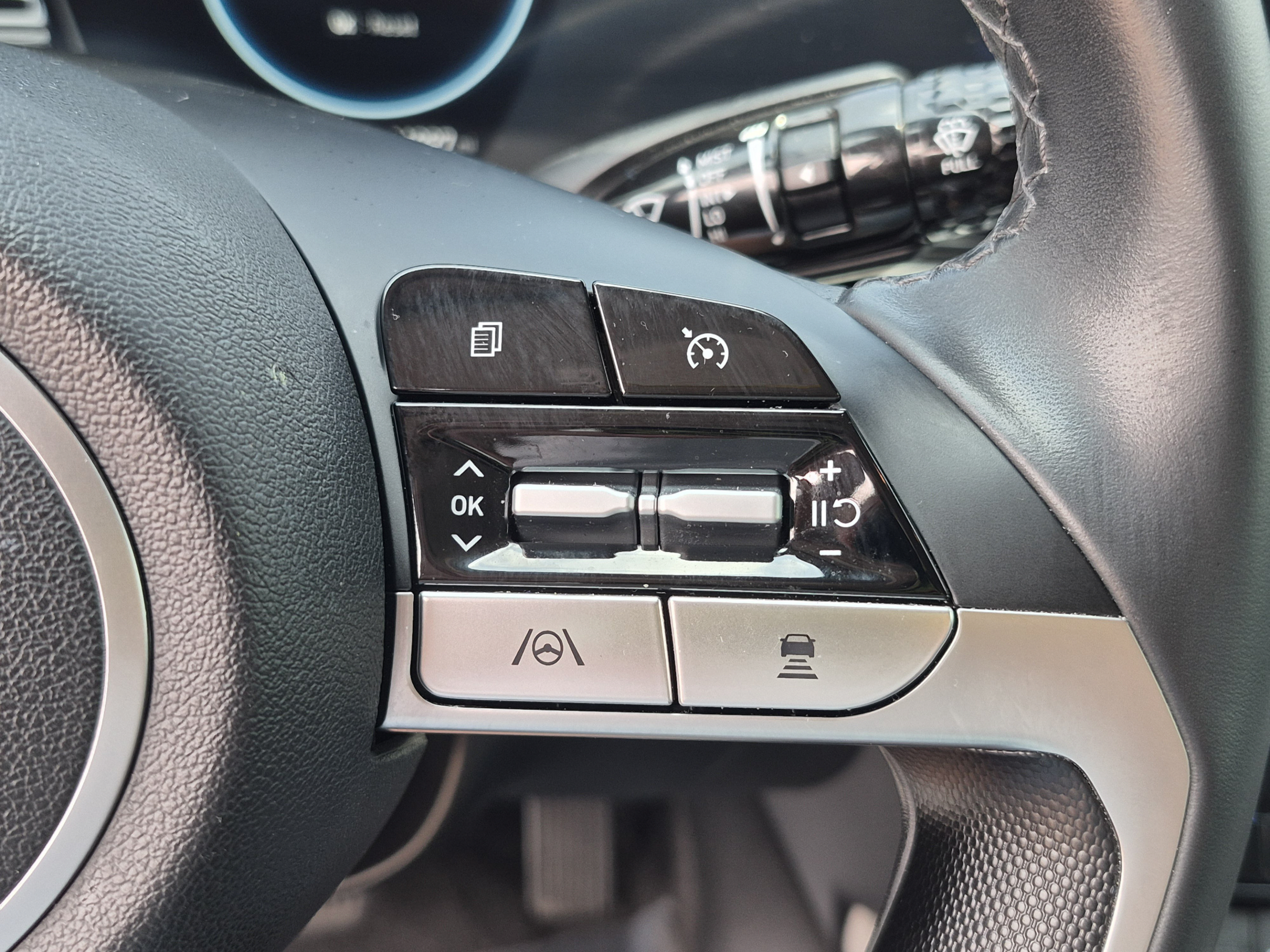 Certified 2023 Hyundai Elantra Limited FWD image 28