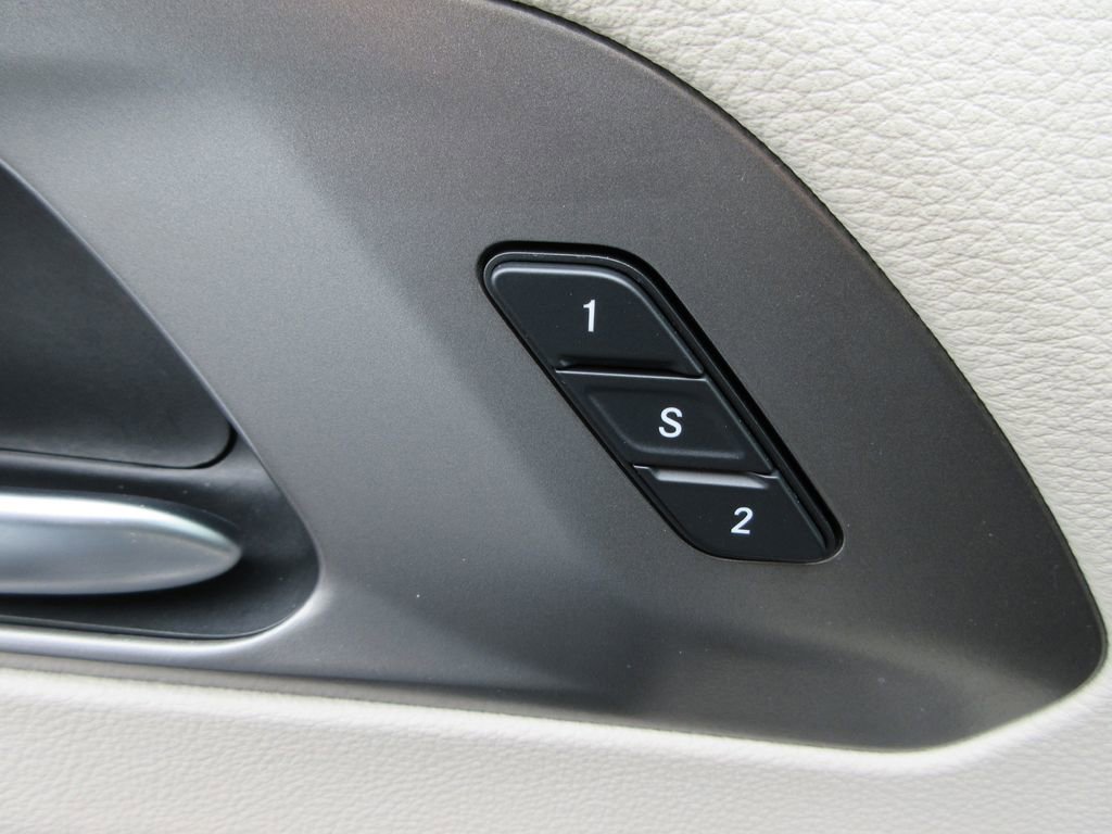 Used 2023 Chrysler Pacifica Touring-L image 22