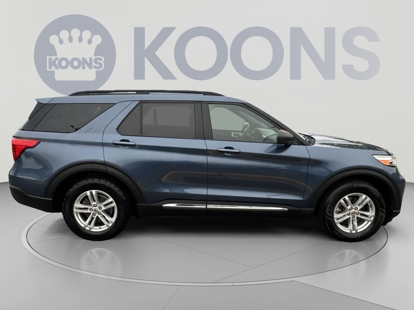 Used 2020 Ford Explorer XLT w/ Equipment Group 202A AWD/4WD image 8
