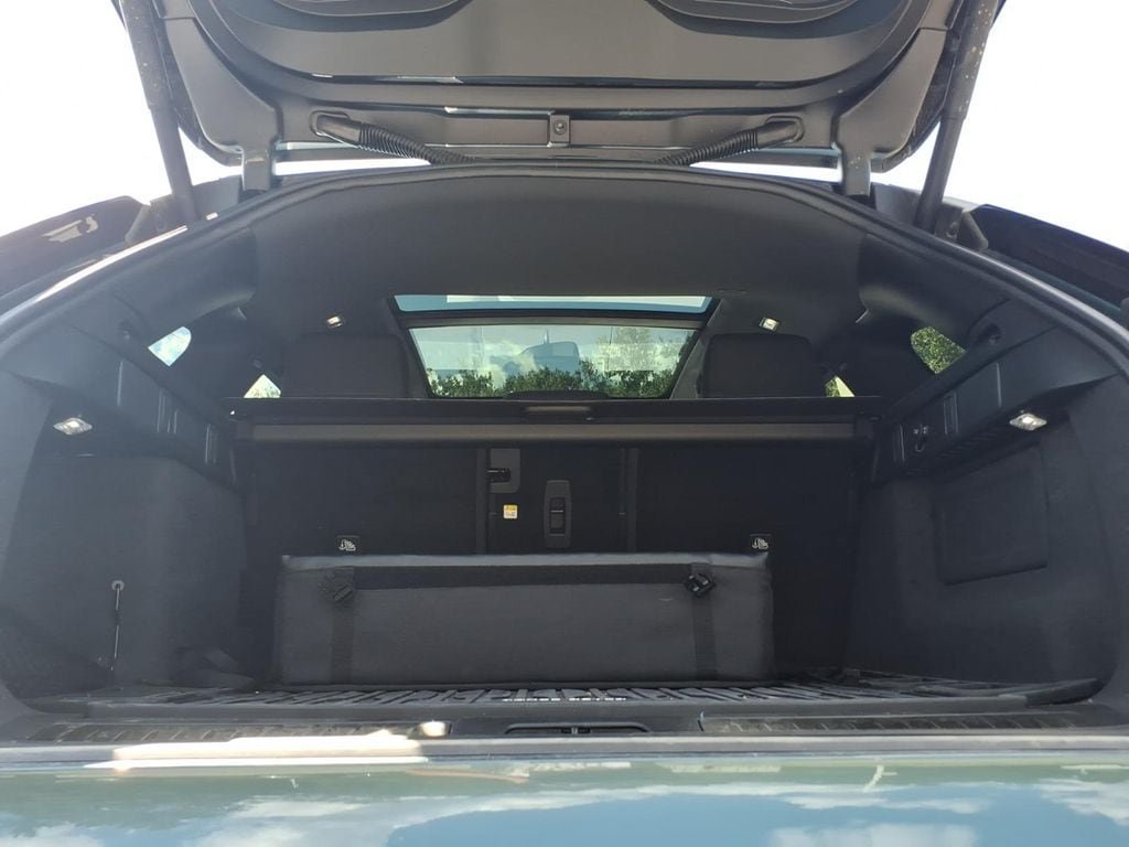 New 2026 Land Rover Range Rover Velar Dynamic SE AWD/4WD image 9