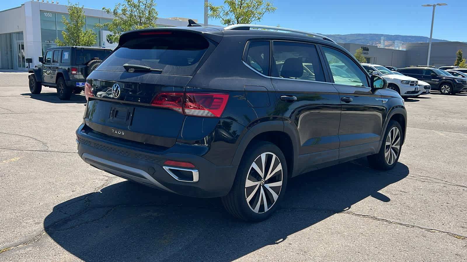 Certified 2022 Volkswagen Taos SE FWD image 5
