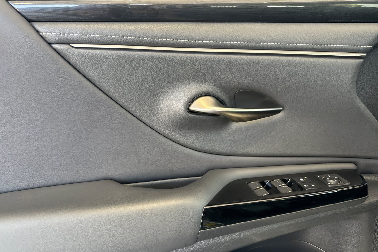 Certified 2024 Lexus ES 350 w/ Accessory Package (Z1) FWD image 12