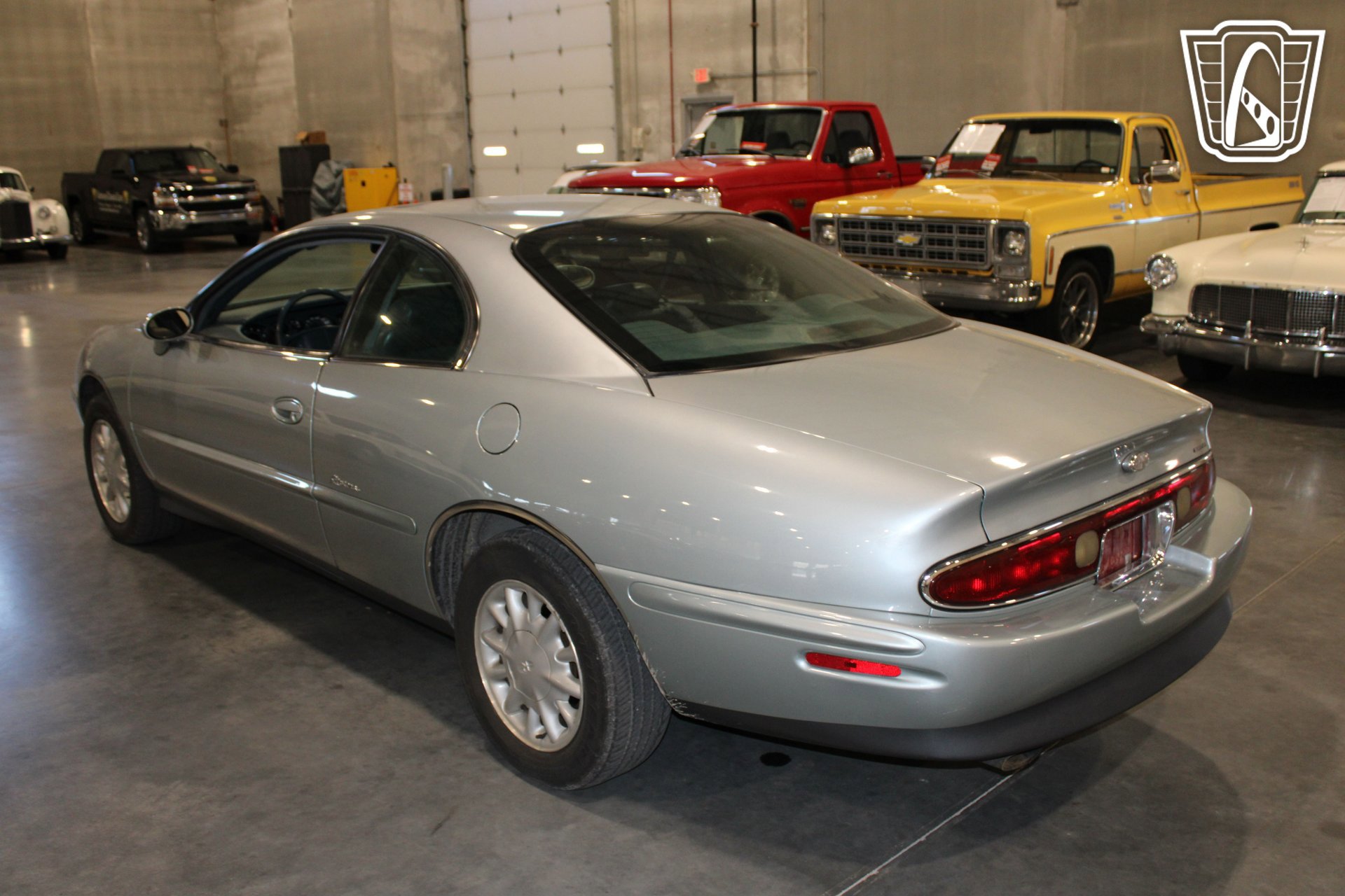 Used 1995 Buick Riviera Supercharged Coupe image 3