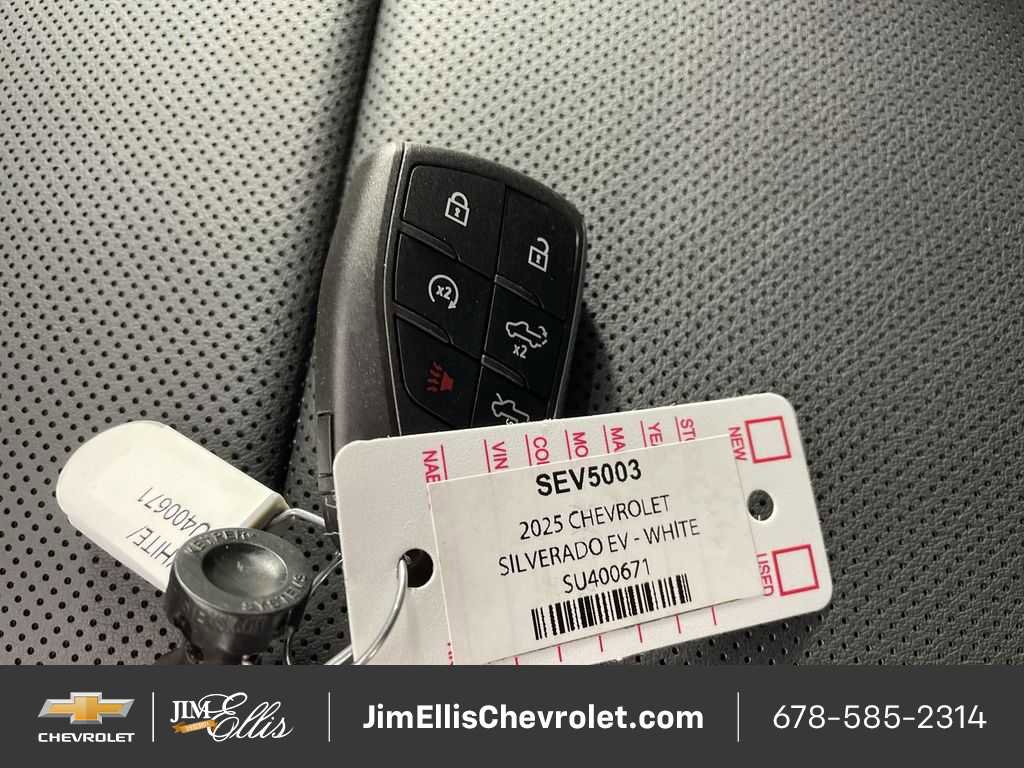 New 2025 Chevrolet Silverado EV LT image 71
