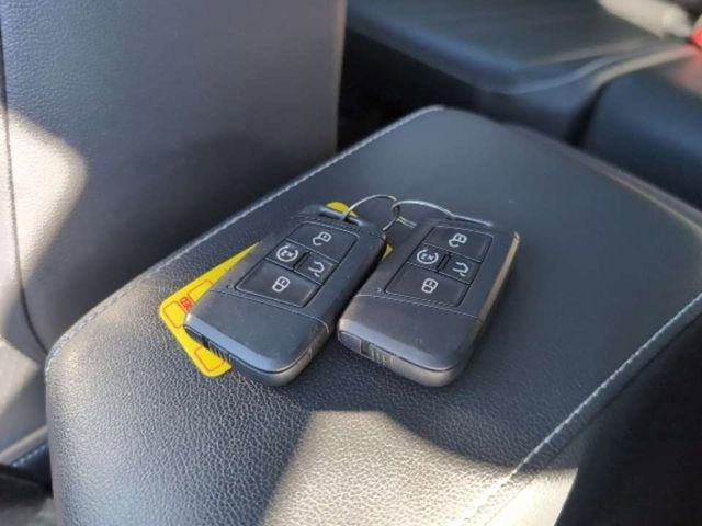 Used 2022 Volkswagen Tiguan SE w/ Panoramic Sunroof Package image 29