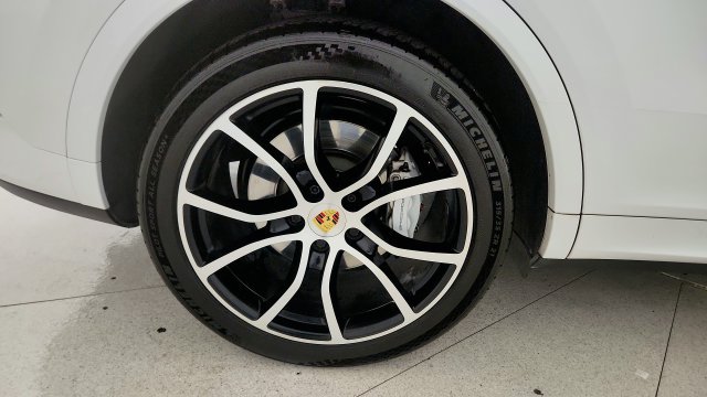 Used 2019 Porsche Cayenne Turbo AWD/4WD image 76