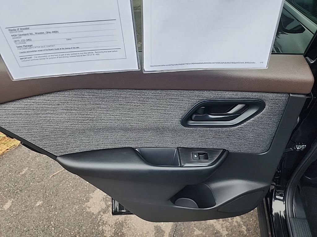 Used 2023 Nissan Rogue S image 30