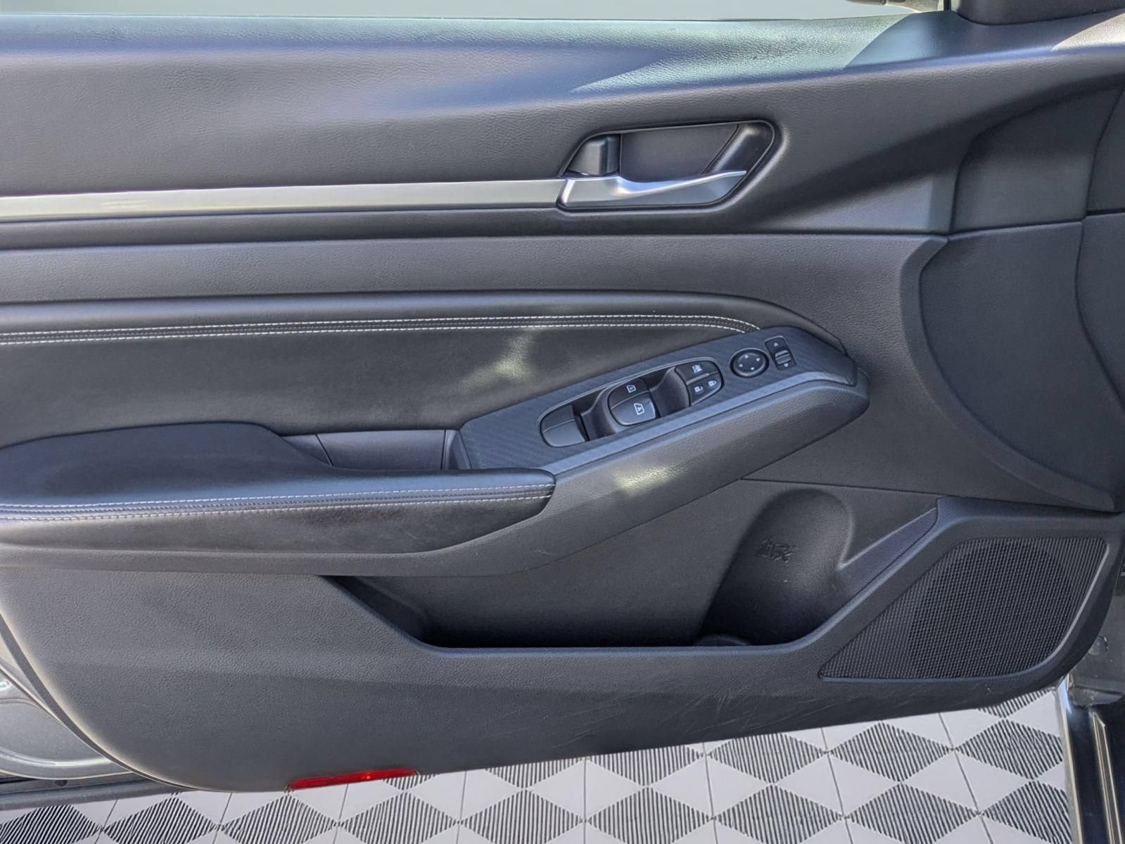 Used 2019 Nissan Altima 2.5 SL FWD image 11