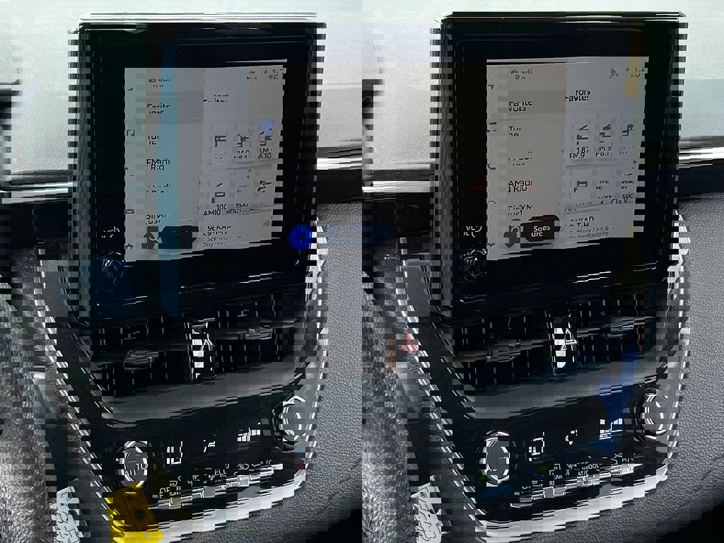 Used 2023 Toyota Corolla LE image 11