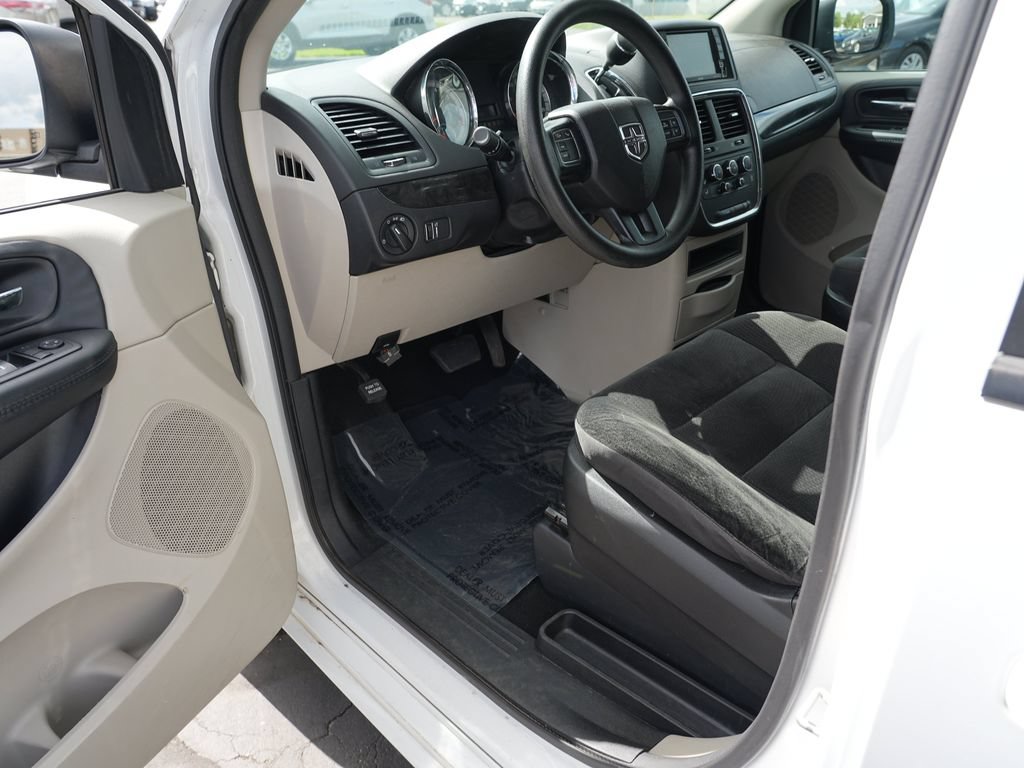 Used 2018 Dodge Grand Caravan SE w/ UConnect Hands-Free Group FWD image 13