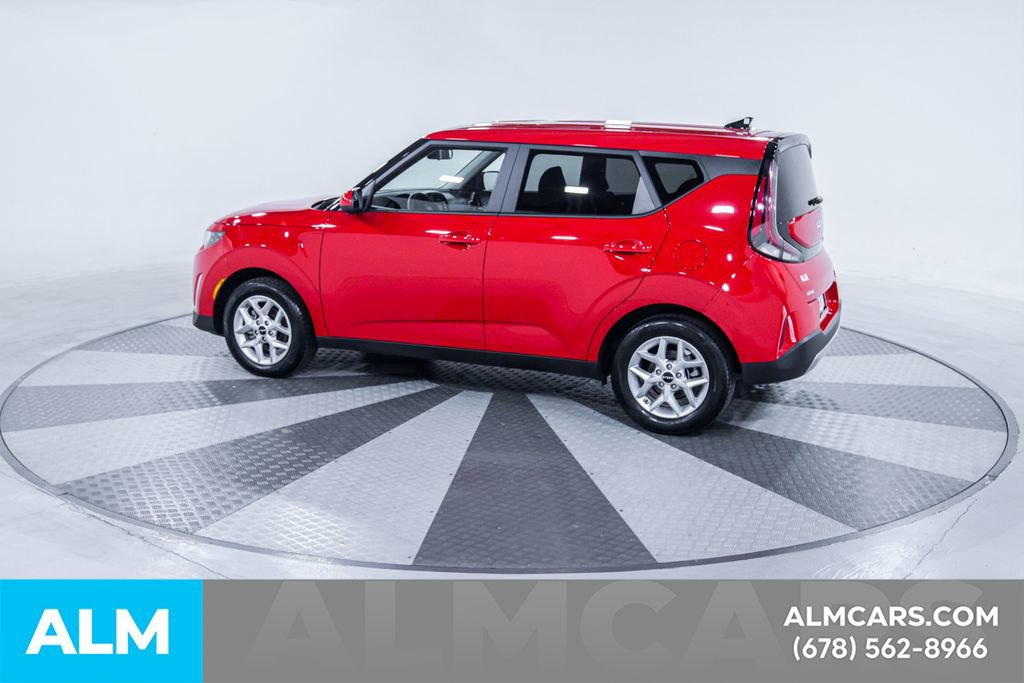 Used 2025 Kia Soul LX w/ LX Technology Package FWD image 5