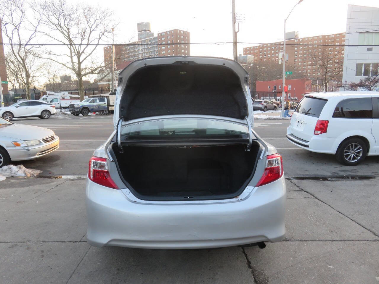 Used 2012 Toyota Camry LE image 21