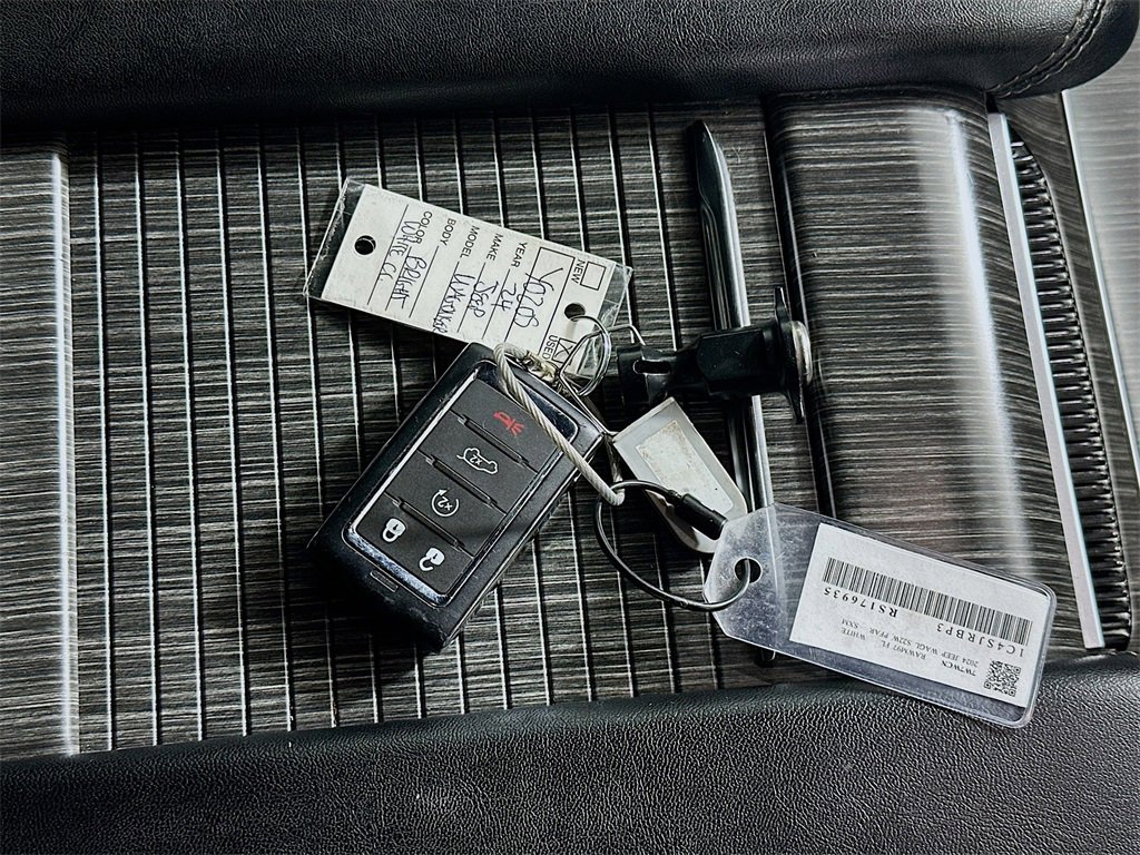 Used 2024 Jeep Wagoneer L Series II w/ Flexible Seating Group image 35