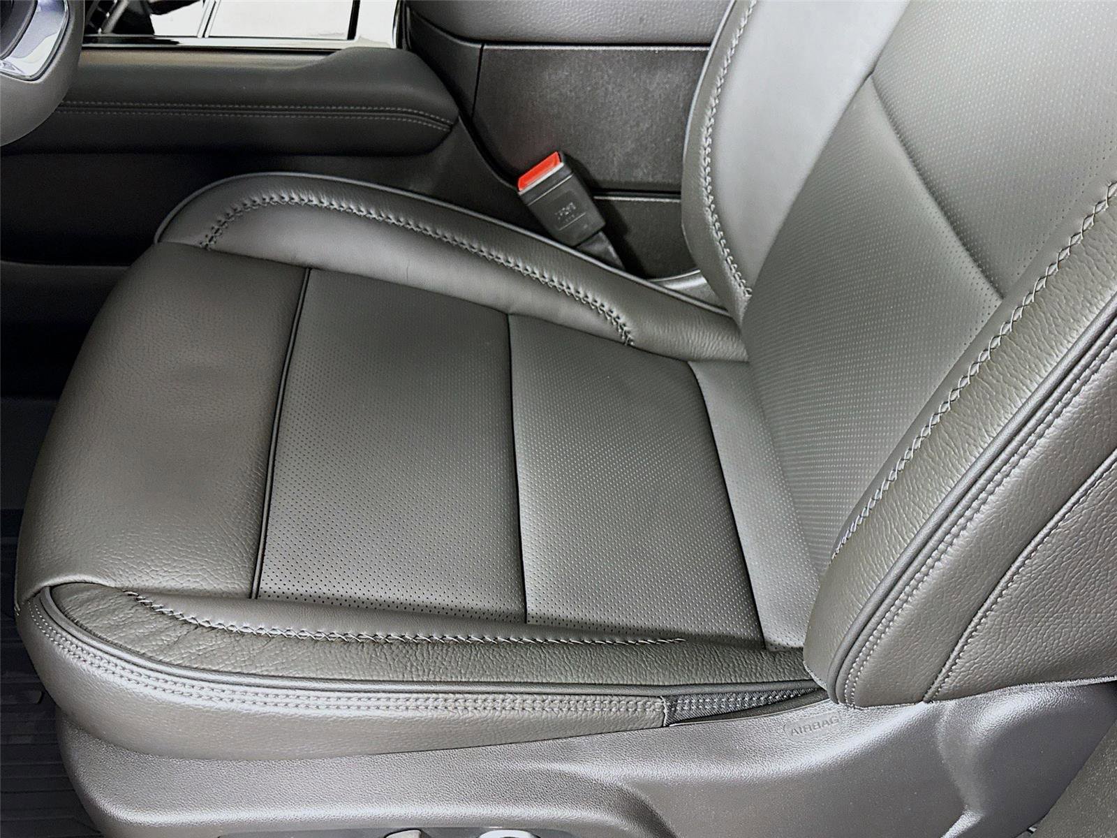 New 2026 GMC Yukon XL Denali w/ Sun & Power Step Package AWD/4WD image 15