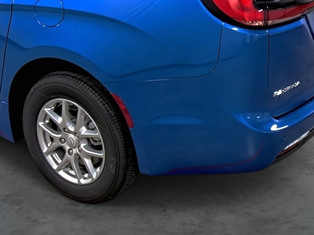 New 2026 Chrysler Pacifica Select image 9