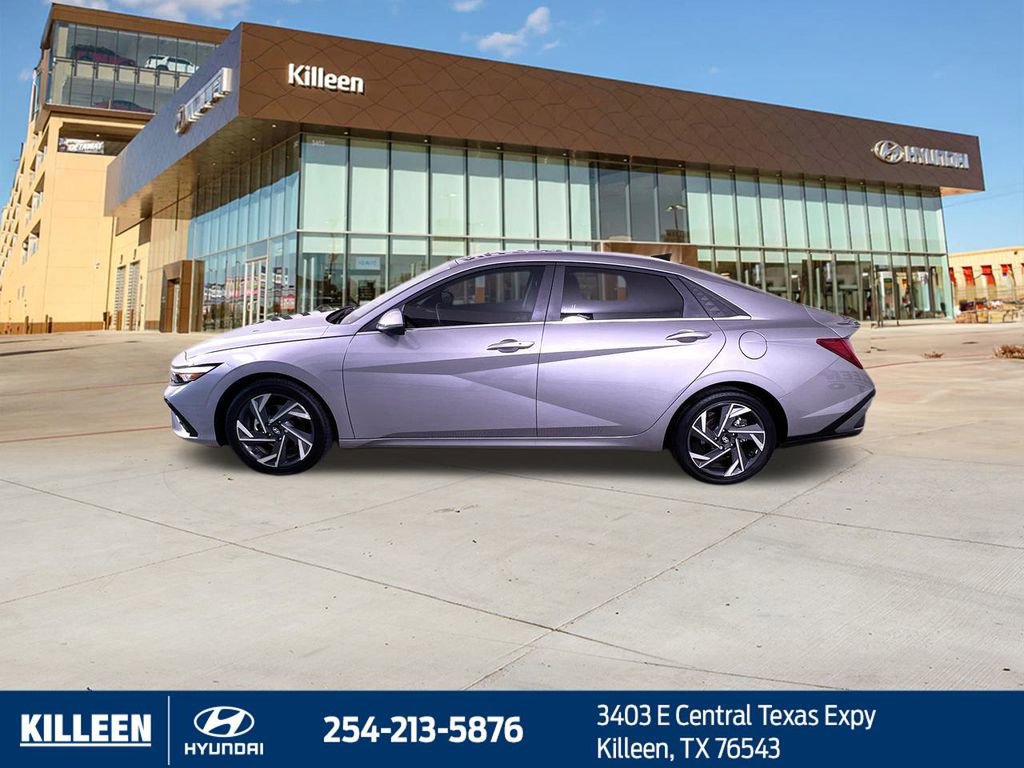 Used 2025 Hyundai Elantra SEL image 4