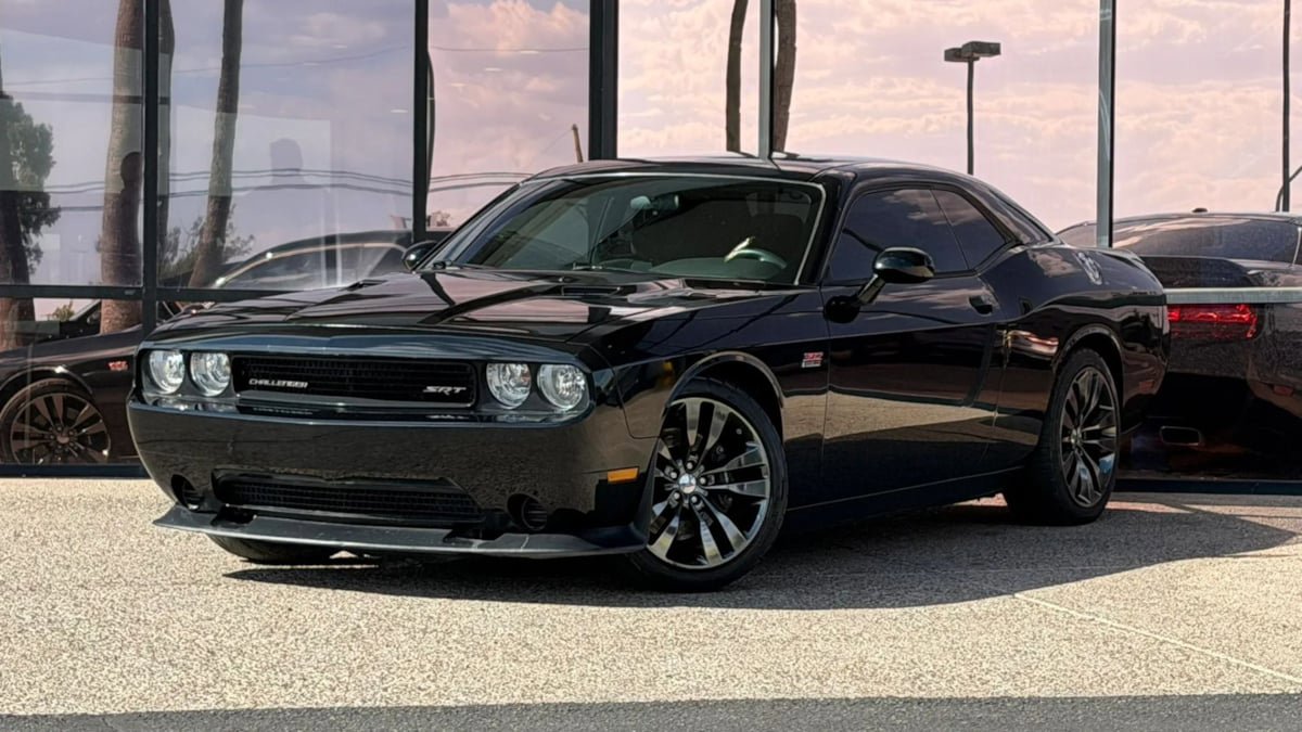 Used 2014 Dodge Challenger SRT8 Core w/ Electronics Convenience Group RWD image 3