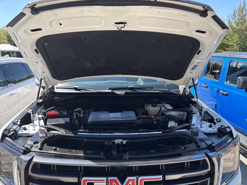 Used 2024 GMC Yukon AT4 w/ AT4 Premium Package AWD/4WD image 10