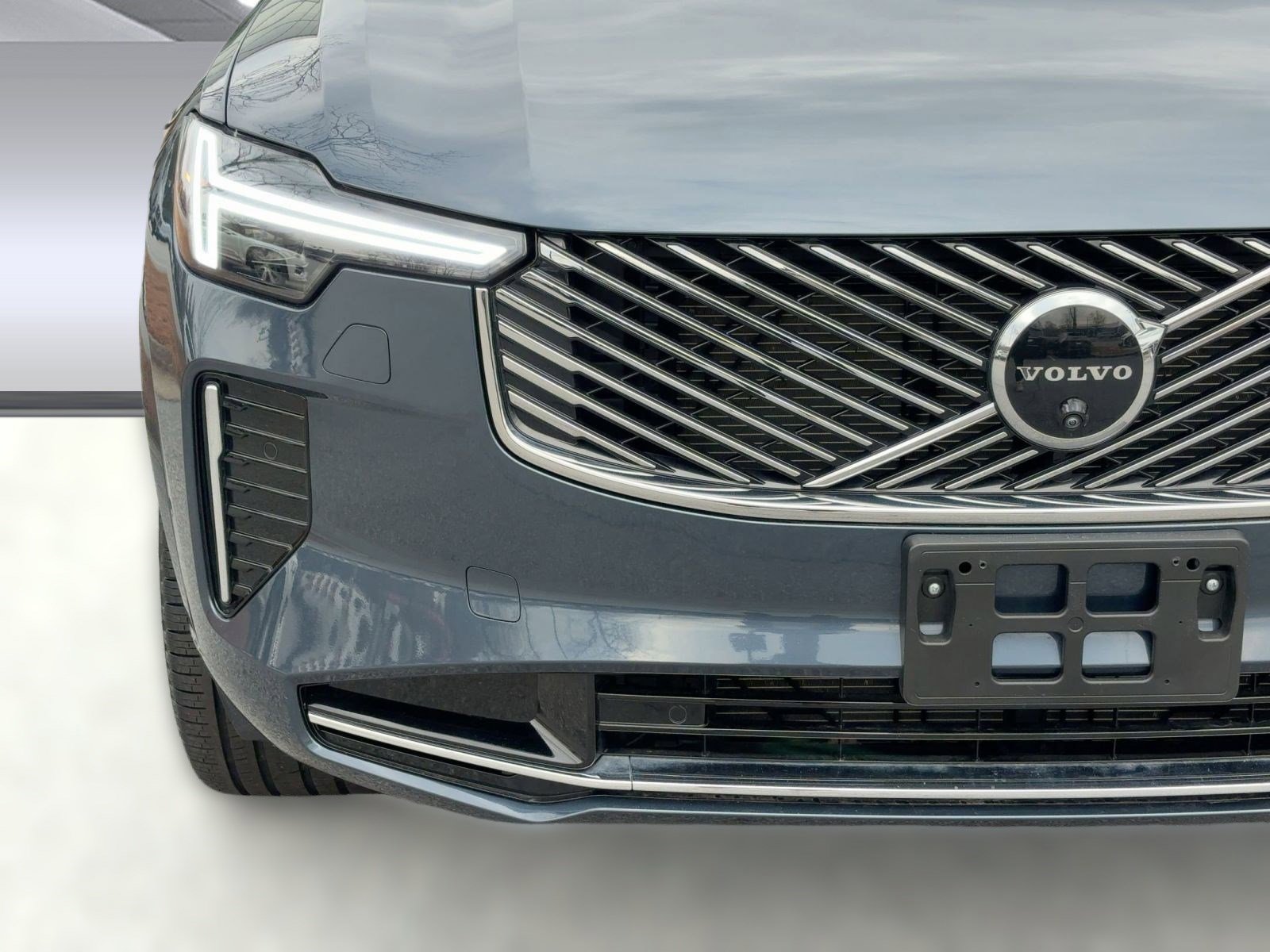 Certified 2025 Volvo XC90 B6 Plus image 11