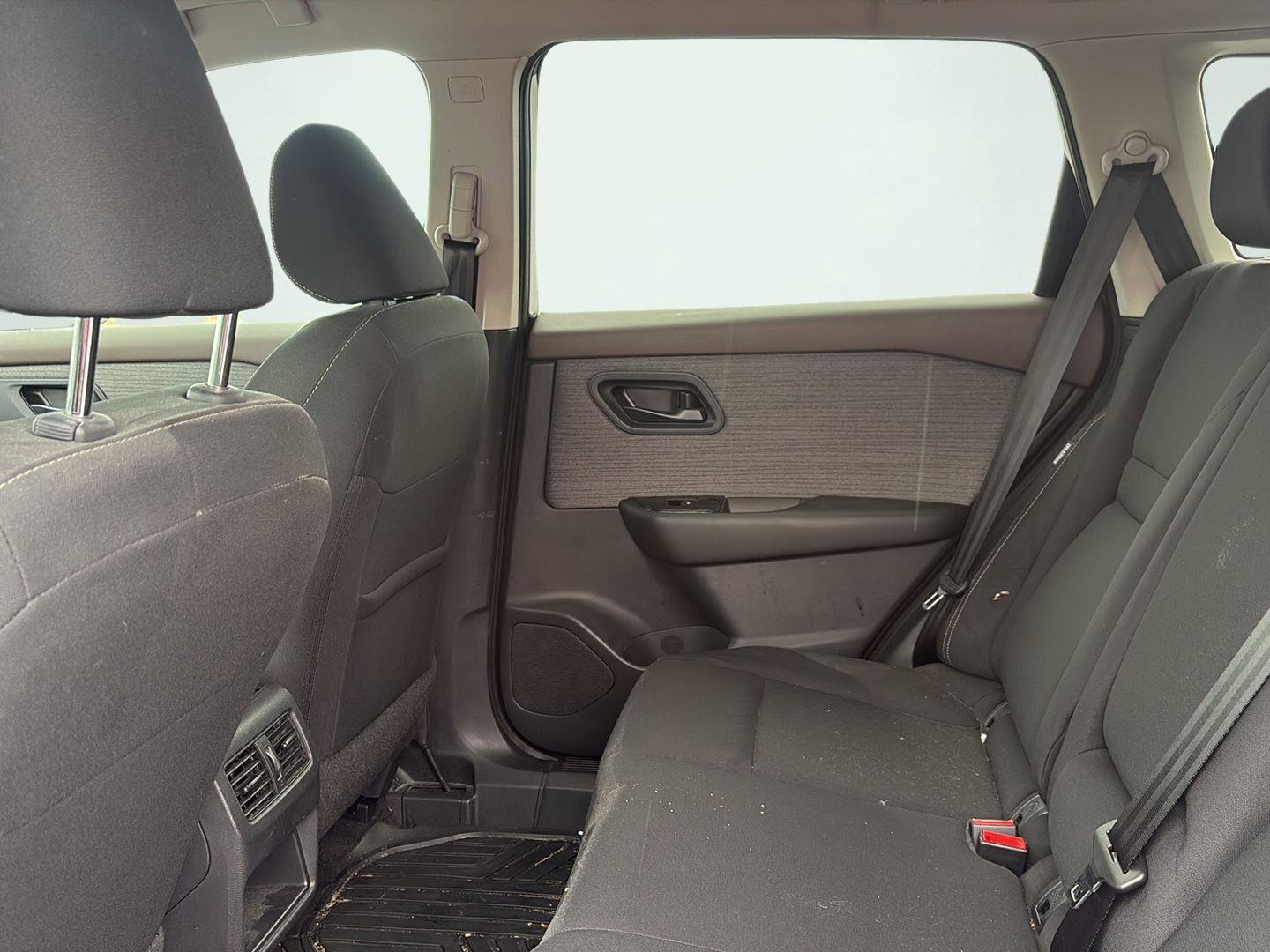 Used 2023 Nissan Rogue S AWD/4WD image 22