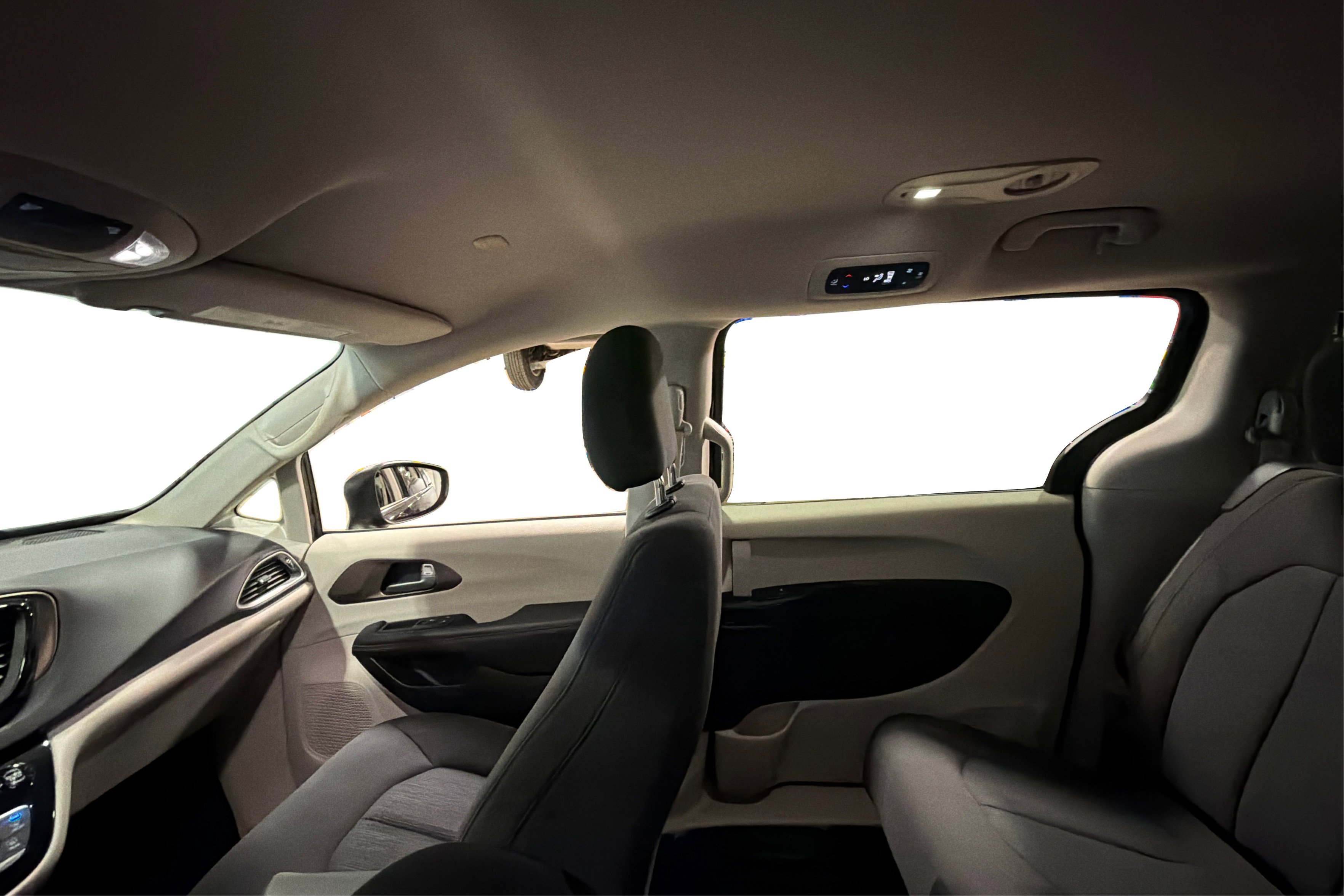 Used 2017 Chrysler Pacifica LX w/ Tire & Wheel Group FWD image 36