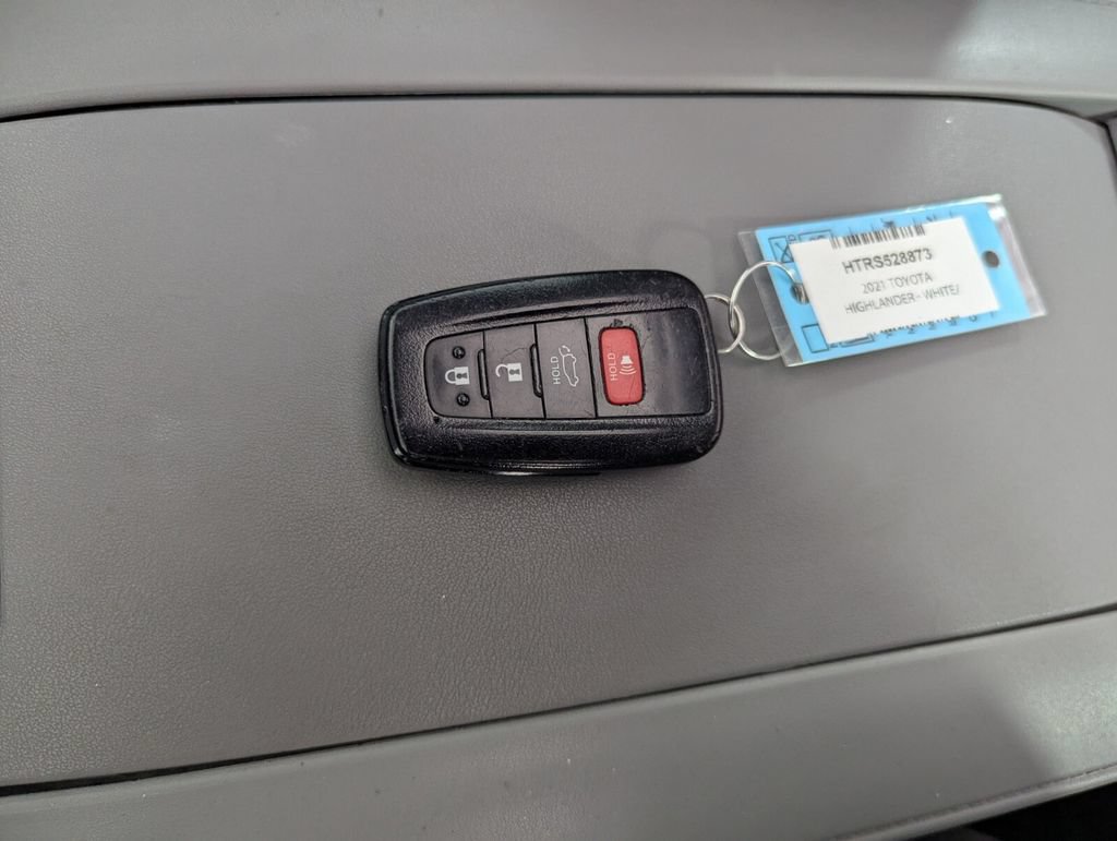 Used 2021 Toyota Highlander Limited FWD image 29