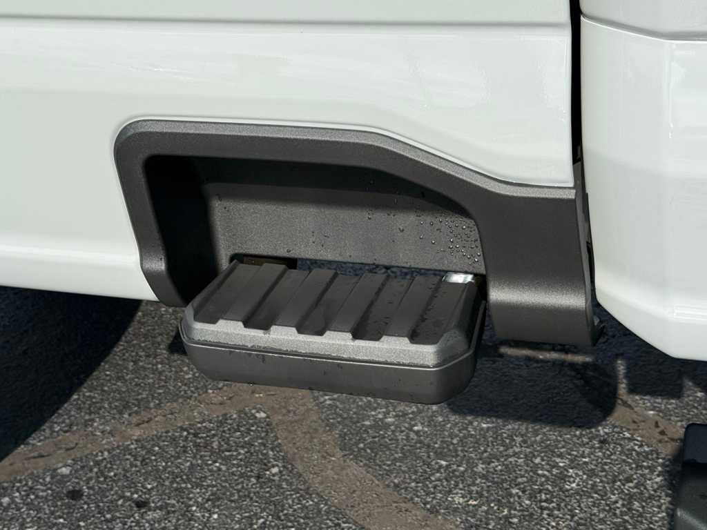 New 2026 Ford F250 Lariat w/ Black Appearance Package image 32