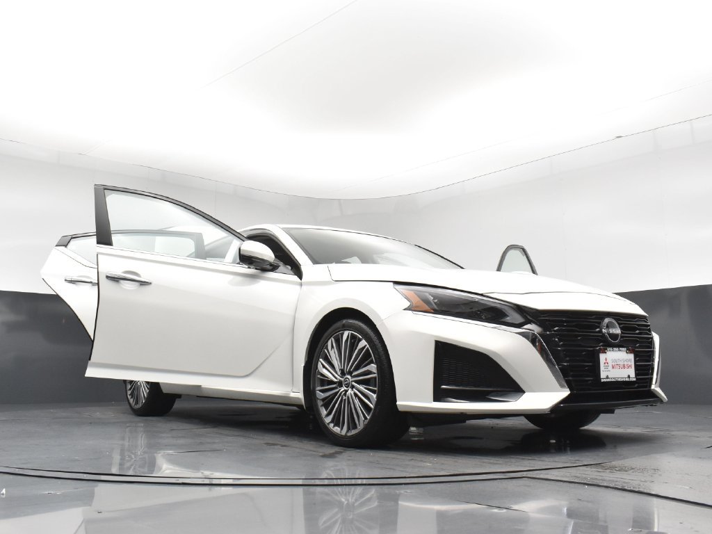Used 2024 Nissan Altima 2.5 SL FWD image 29
