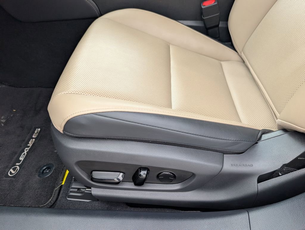 Used 2021 Lexus ES 300h w/ Premium Package FWD image 13