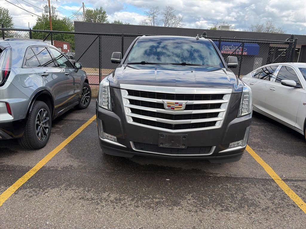 Used 2017 Cadillac Escalade Luxury AWD/4WD image 2