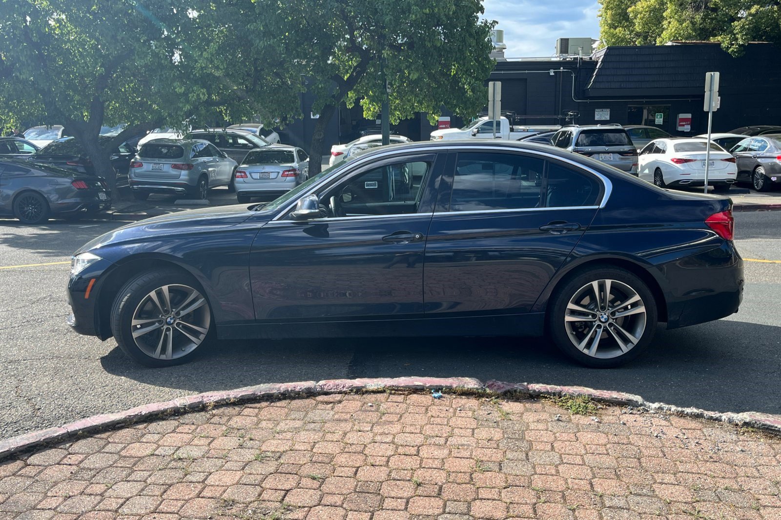 Used 2017 BMW 330i Sedan image 2