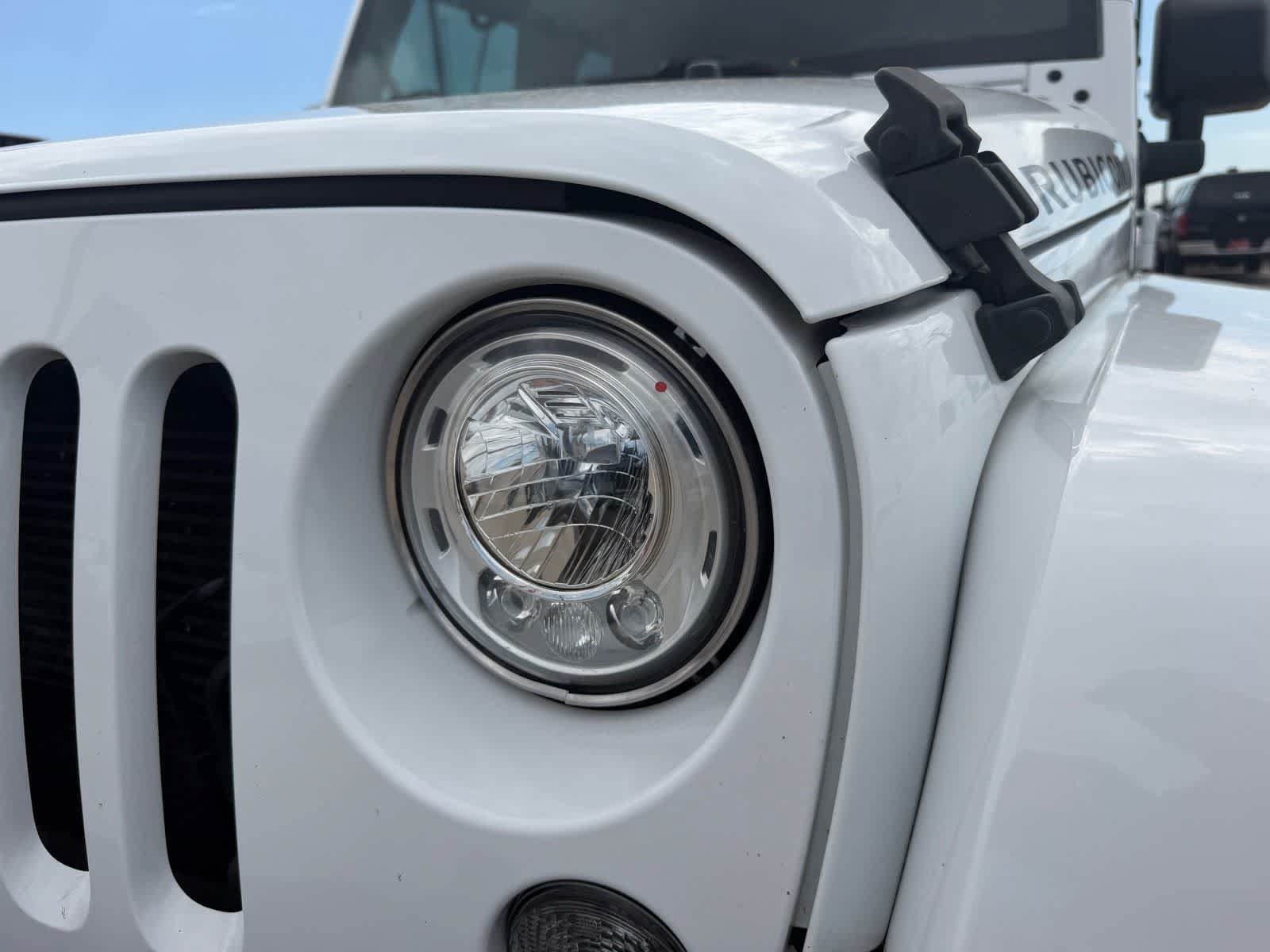 Used 2017 Jeep Wrangler Unlimited Rubicon w/ Connectivity Group AWD/4WD image 35