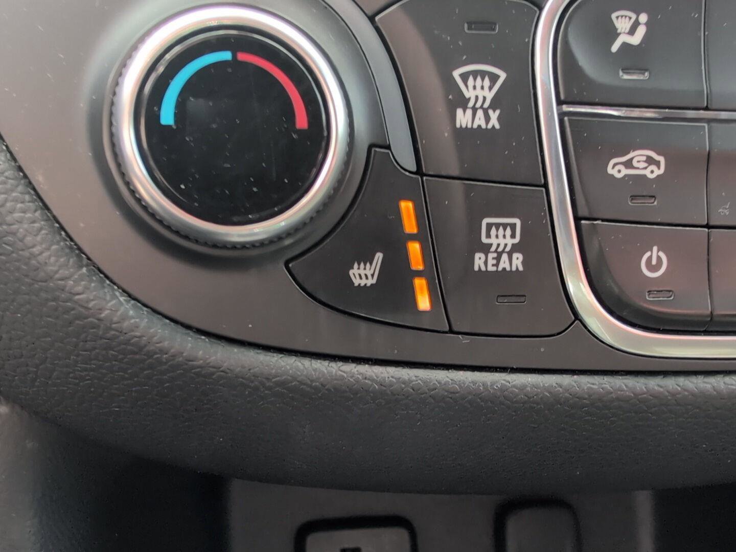 Used 2018 Chevrolet Equinox LT image 32