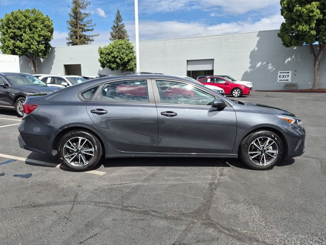 Used 2022 Kia Forte LXS FWD image 4