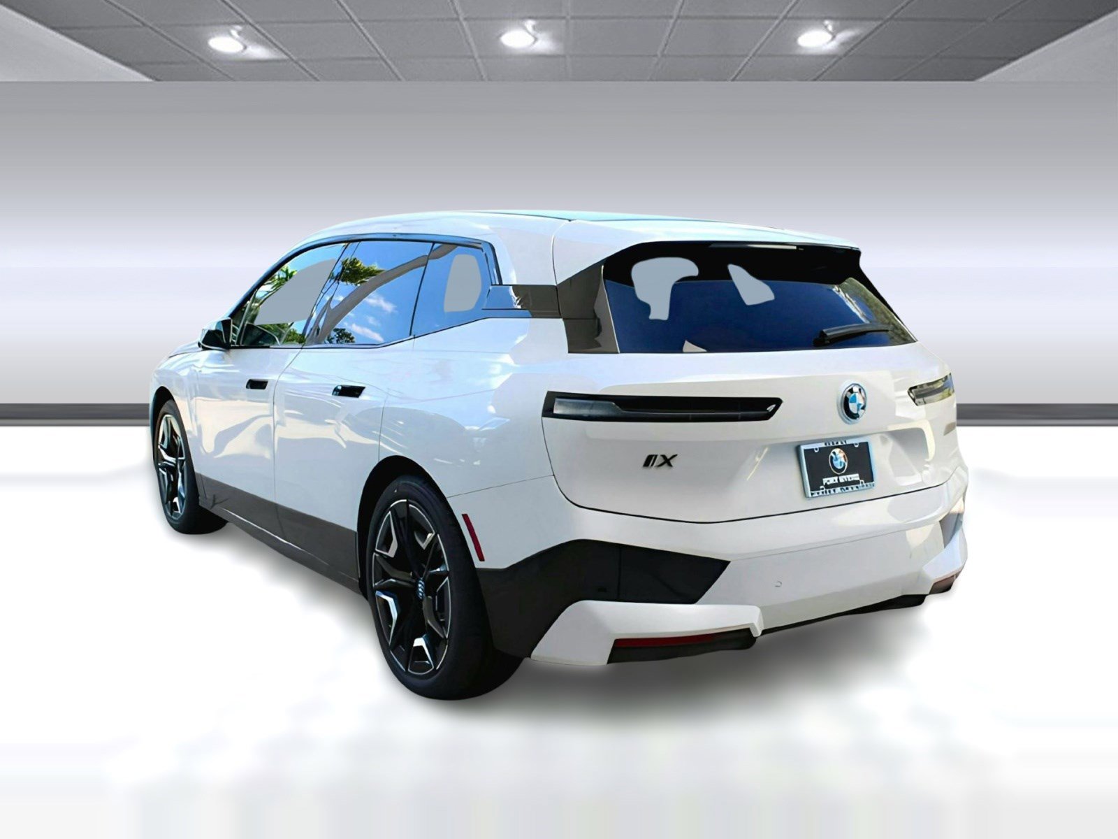 Used 2025 BMW iX M60 image 2