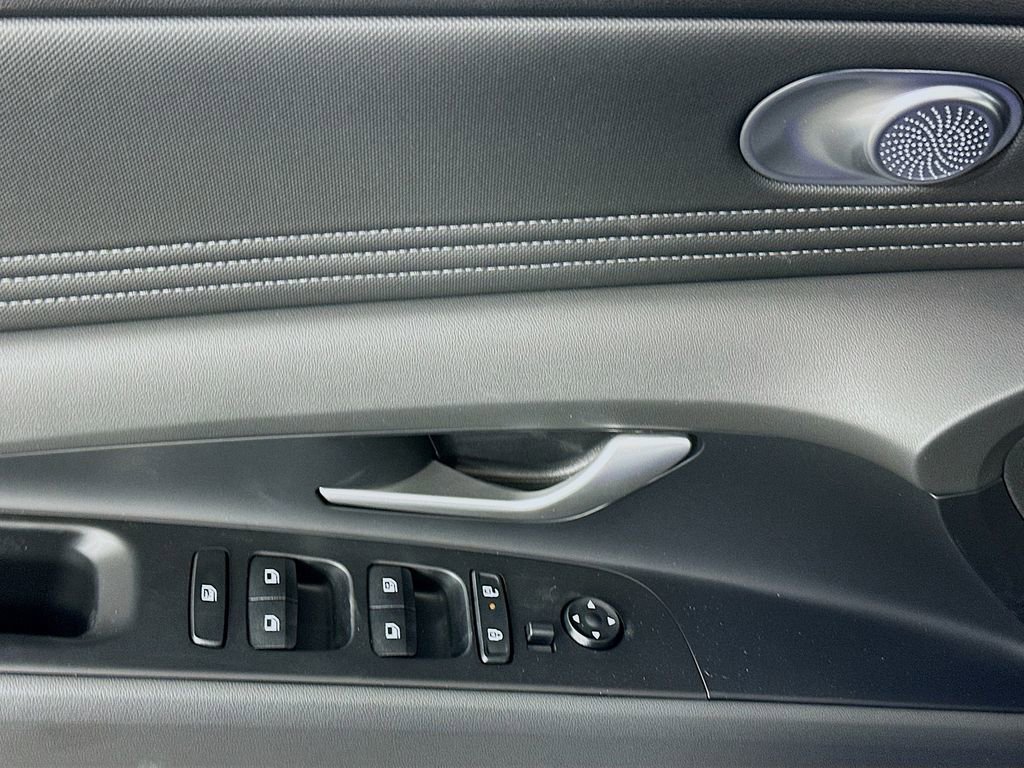 New 2026 Hyundai Elantra Limited image 19
