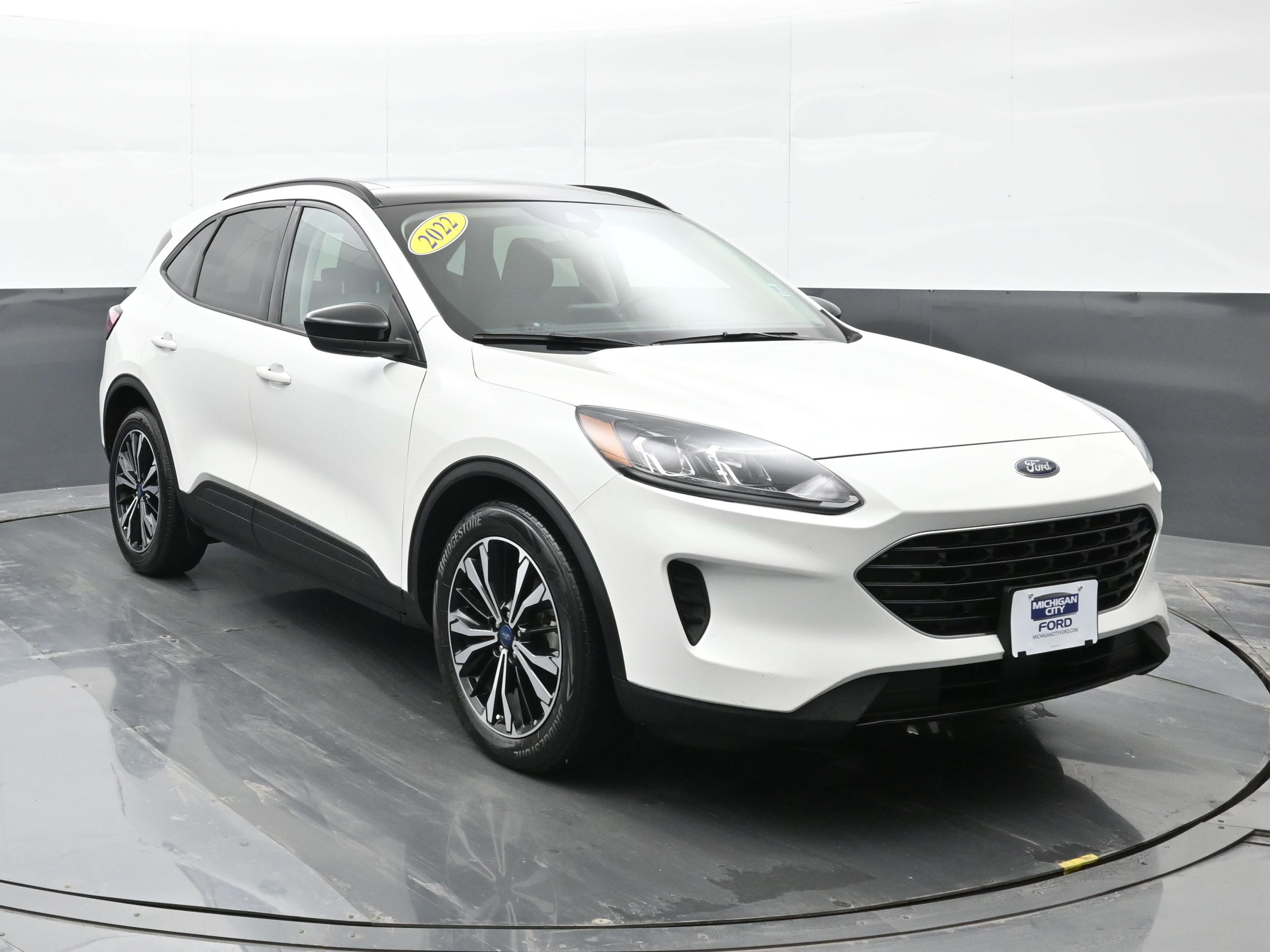 Used 2022 Ford Escape SE w/ SE Sport Appearance Package image 8