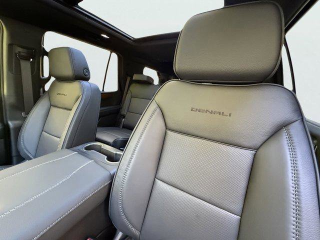 New 2026 GMC Yukon Denali w/ Sun & Power Step Package image 20
